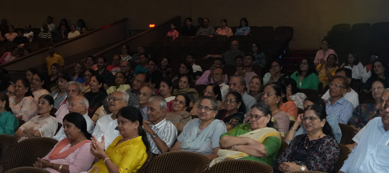 Navin Prabhakar on stage - photo 12