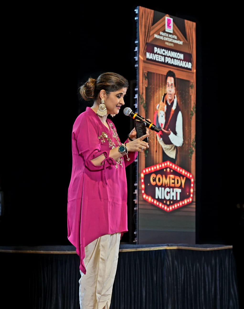 Navin Prabhakar on stage - photo 13