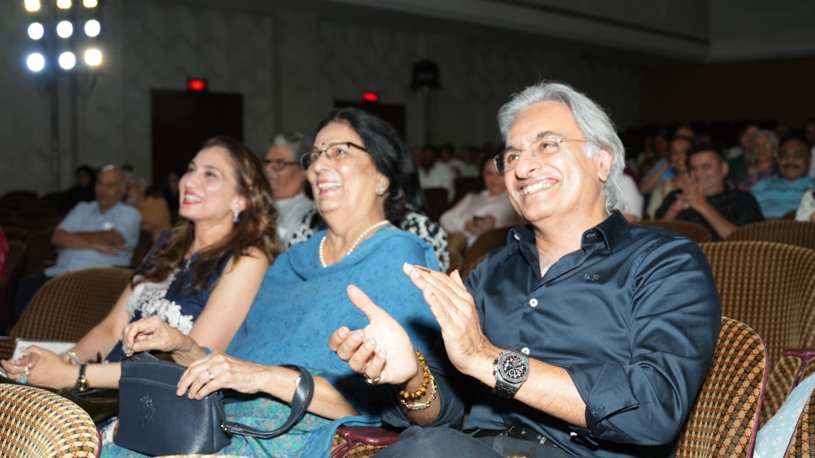Navin Prabhakar on stage - photo 15