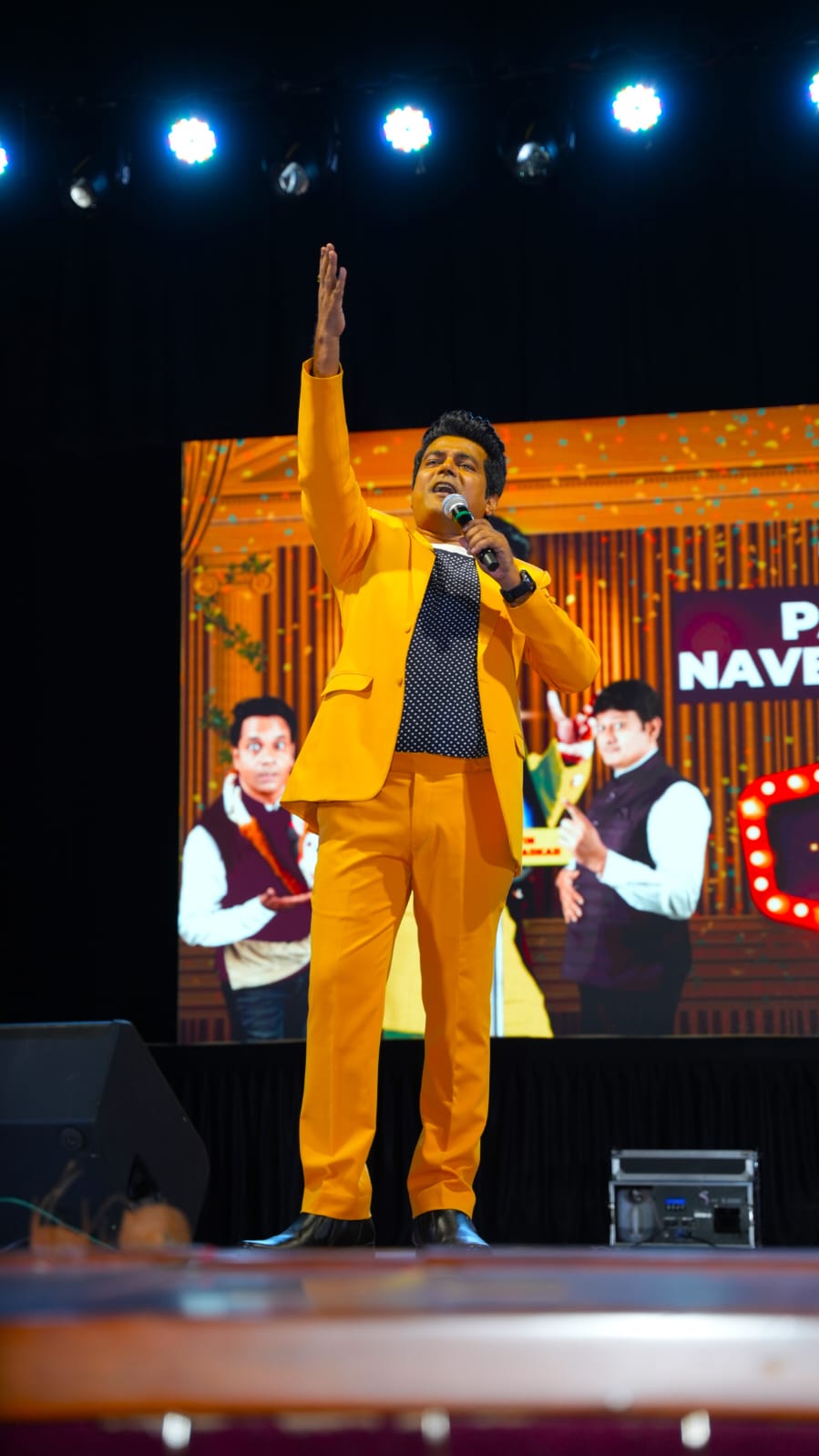 Navin Prabhakar on stage - photo 19