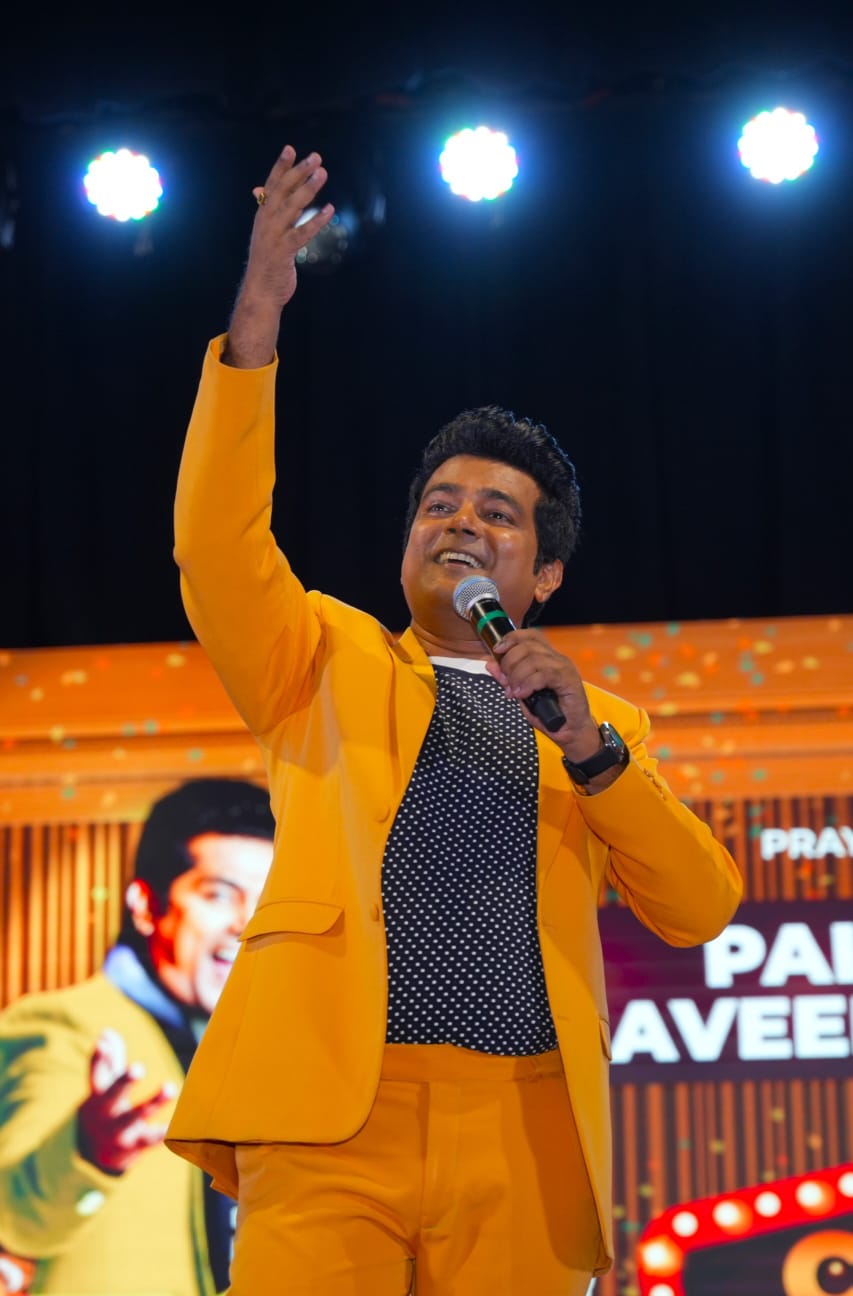 Navin Prabhakar on stage - photo 21