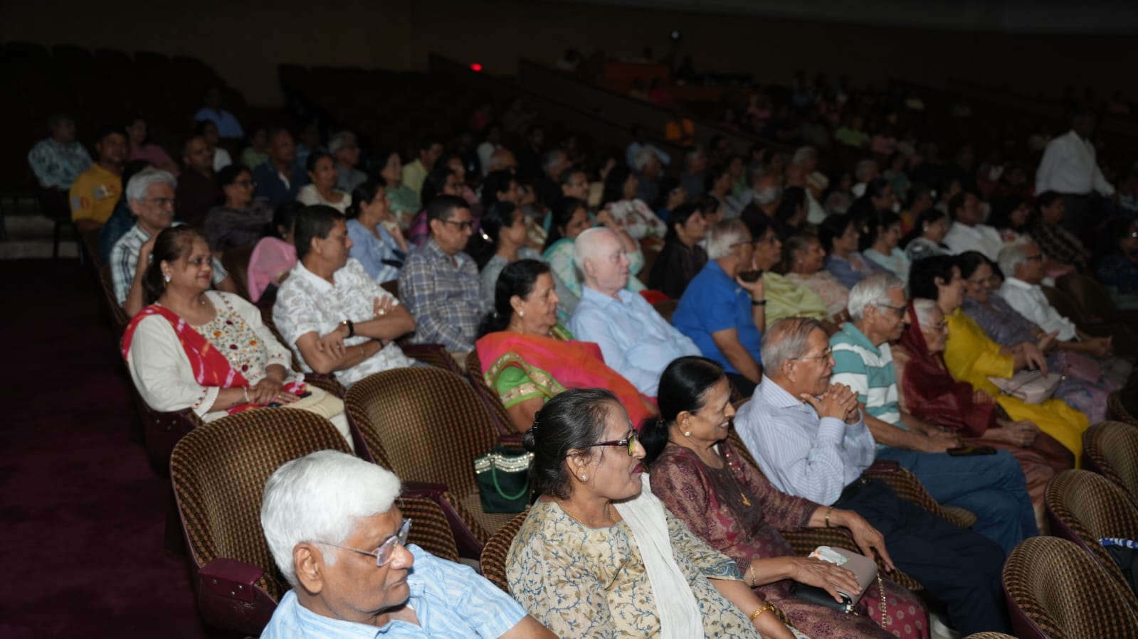Navin Prabhakar on stage - photo 25