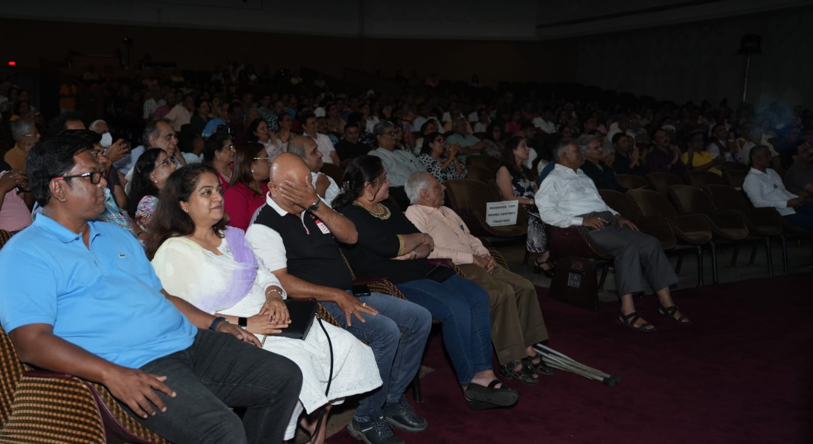 Navin Prabhakar on stage - photo 26