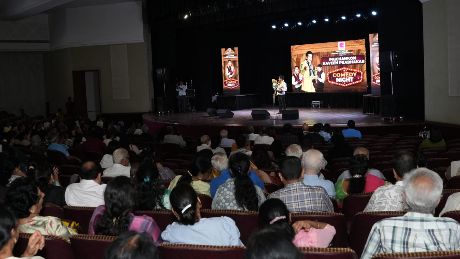 Navin Prabhakar on stage - photo 5