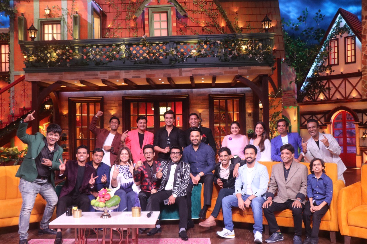 Navin Prabhakar sharing a moment with Kapil Sharma on set