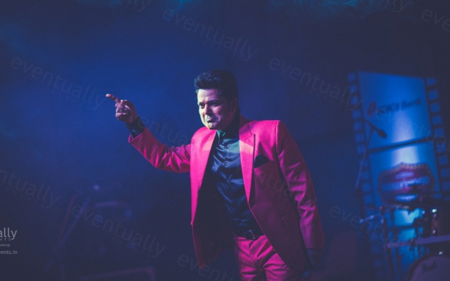 Navin Prabhakar performing at a corporate event