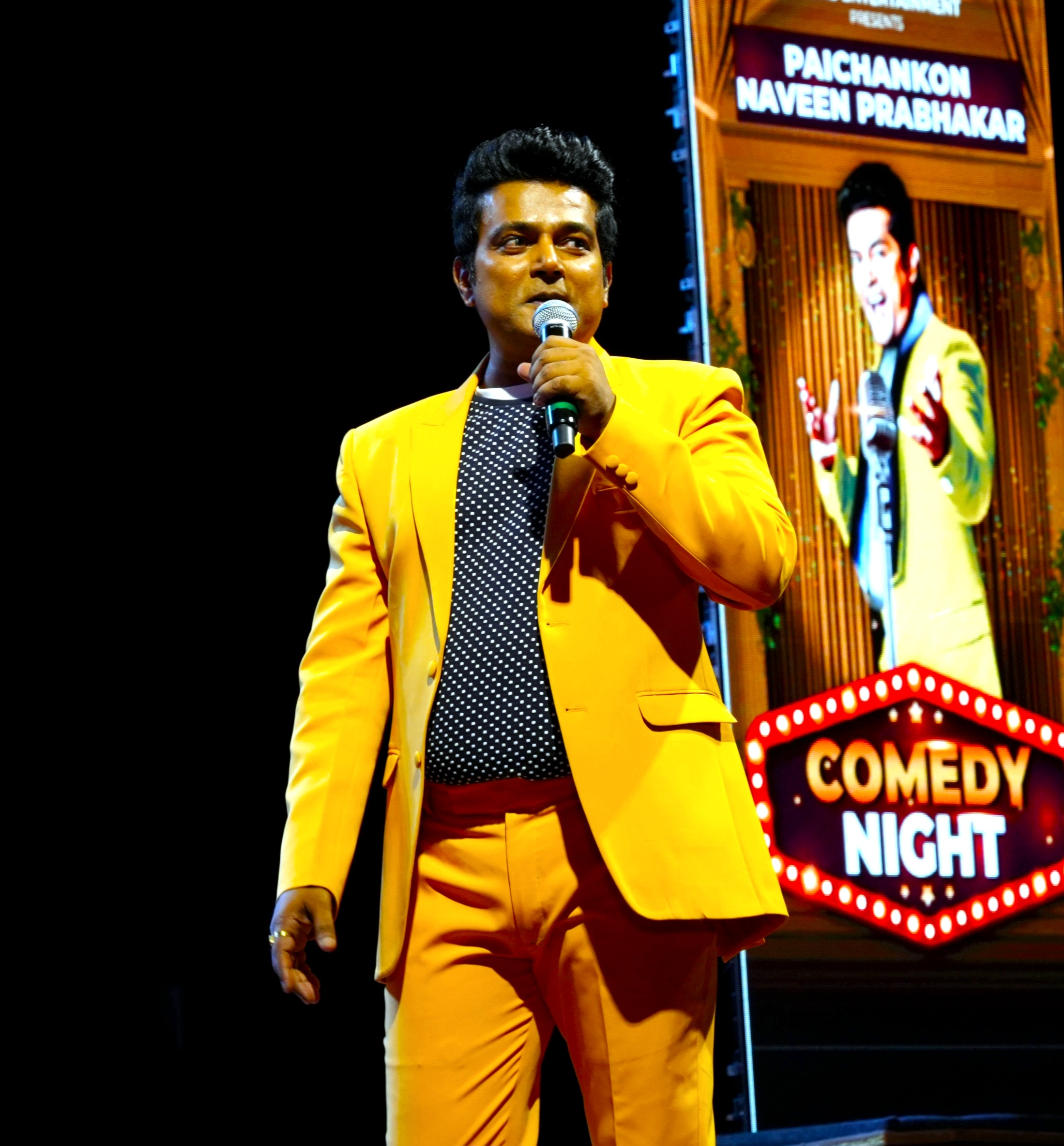 Navin Prabhakar solo act on stage