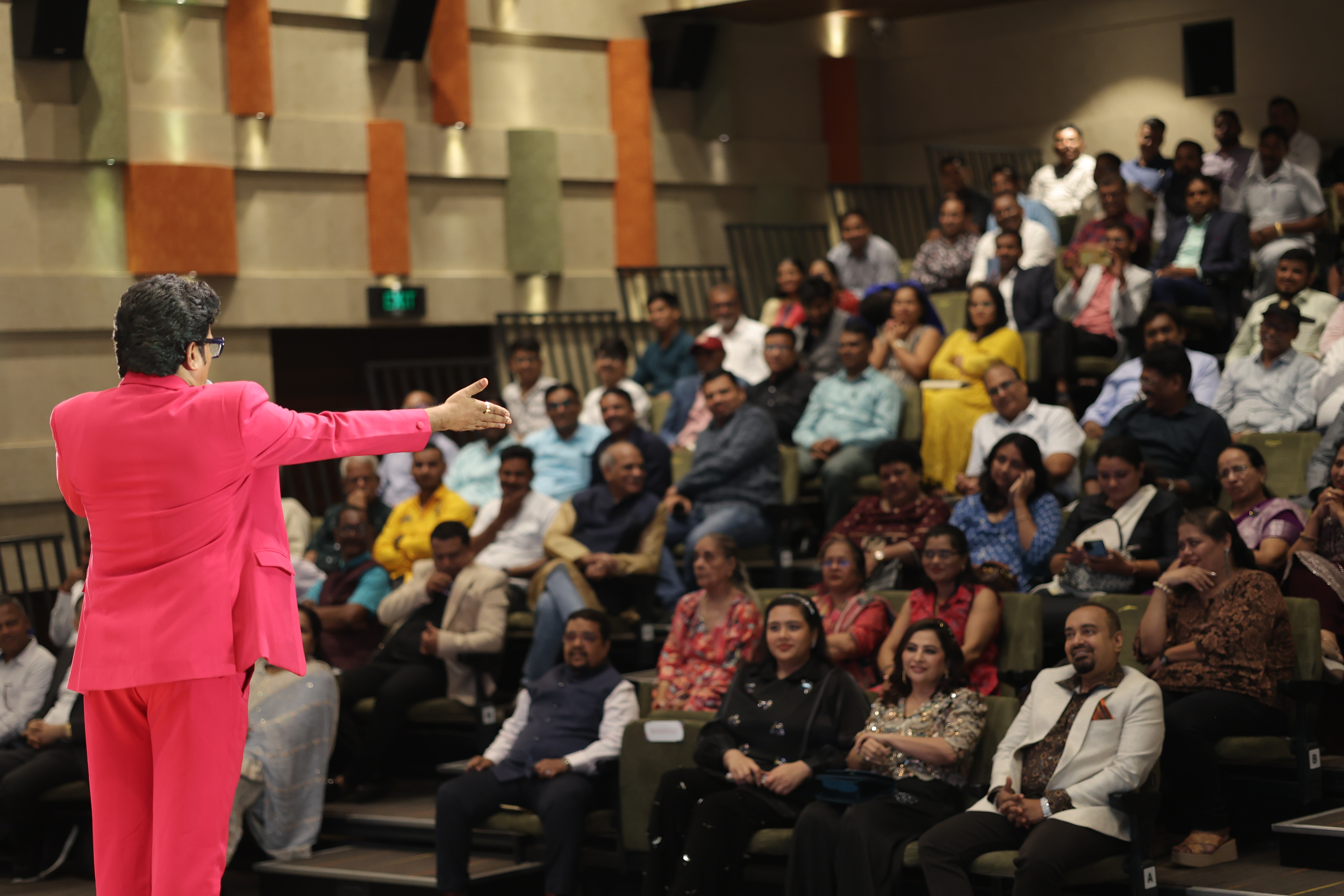Navin Prabhakar mid-performance